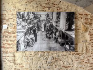 Exposition Travailleurs indochinois Bergerac Pierre DAUM Michel LECAT - dortoir