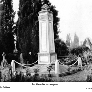 Lăng mộ kiểu Đông Dương tại nghĩa trang Beauferrier ở Bergerac, năm 1926